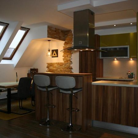 סופרון Enjoy 110Qm Apartment Im Historischen Zentrum מראה חיצוני תמונה