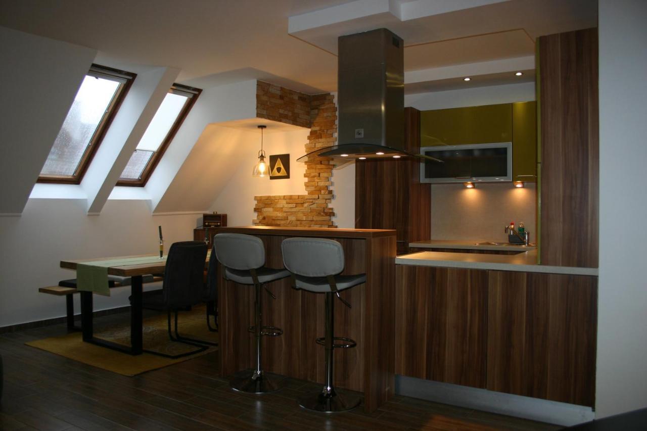 סופרון Enjoy 110Qm Apartment Im Historischen Zentrum מראה חיצוני תמונה